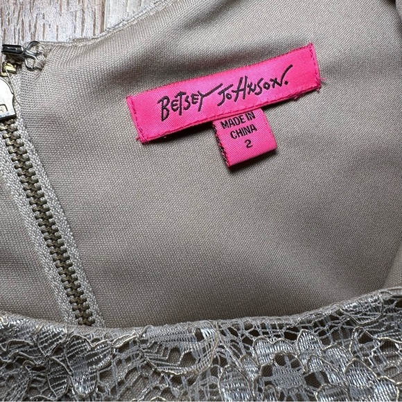 Betsey Johnson VINTAGE Gold Lace Dress Size 2 - Picture 3 of 10